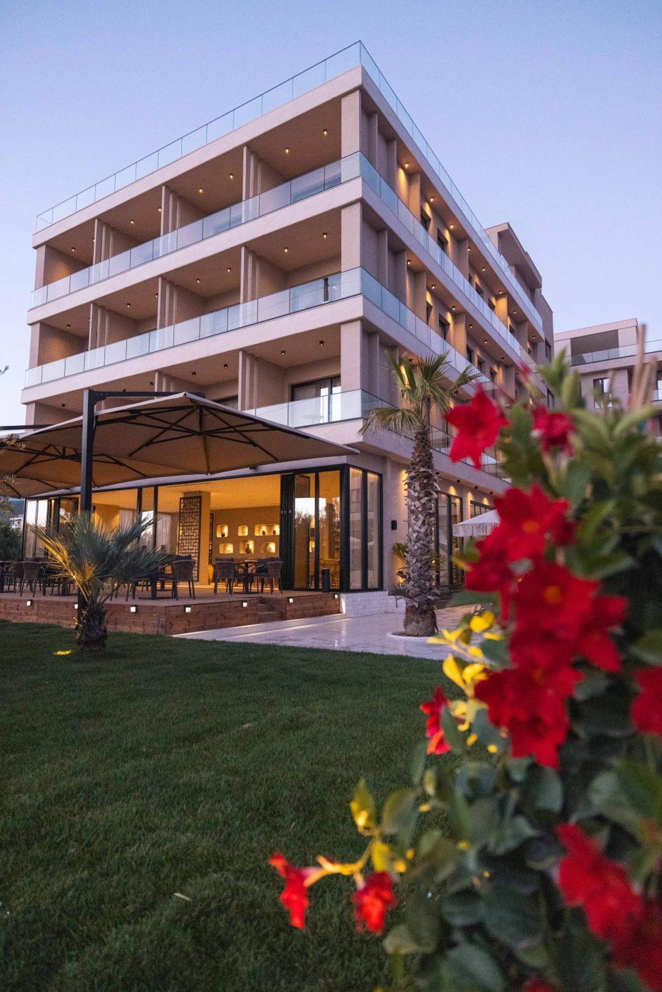 Tris3 Hotel Radhimë Exterior foto